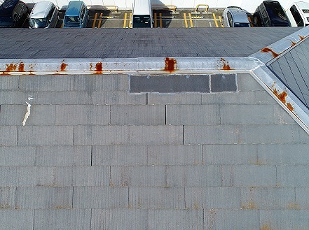 加古川市の補修跡が残る屋根